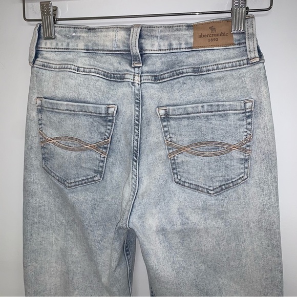 Abercrombie Kids Mini Mom Jeans Size 15/16 Girls Light Acid Wash Denim High Rise - Picture 7 of 8